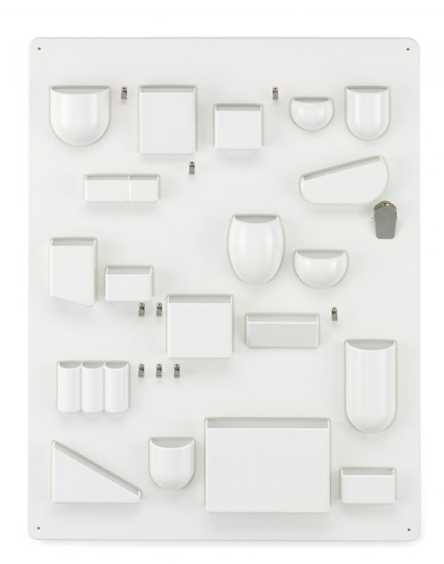 Weißes Uten.Silo Wand-Ordnungssystem von Vitra mit verschiedenen Behältern und Fächern zur Aufbewahrung und Organisation von Büroartikeln.